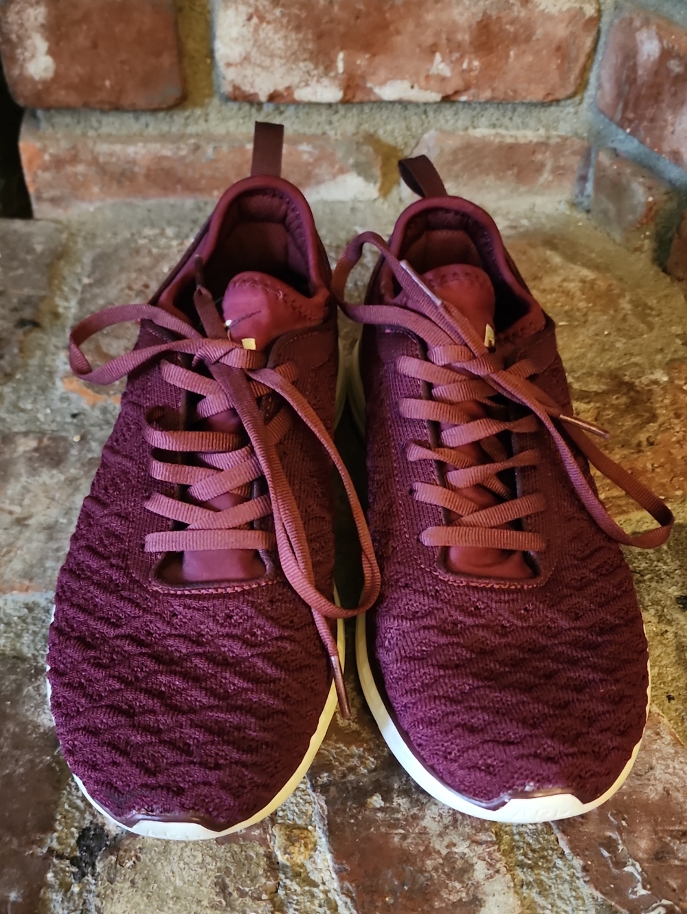 APL TechLoom Pro Burgundy Knit Running Sneakers Women’s Size 7.5
